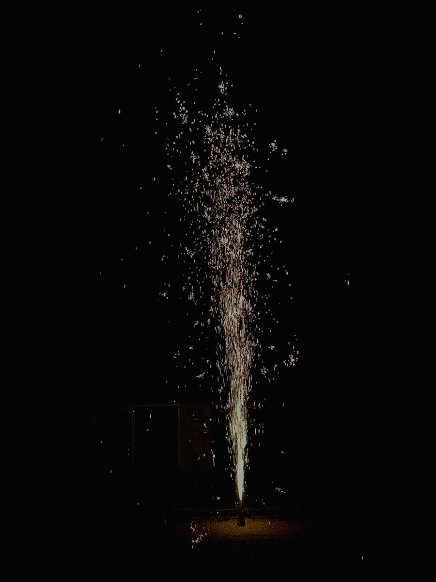 Danlorang's tweet photo. 2022 goes to an end and 2023 starts with a good gut feeling. Ready to rock and to write another chapter in my life. #LookingForwardTo2023 https://t.co/xTfCb9Ekxk