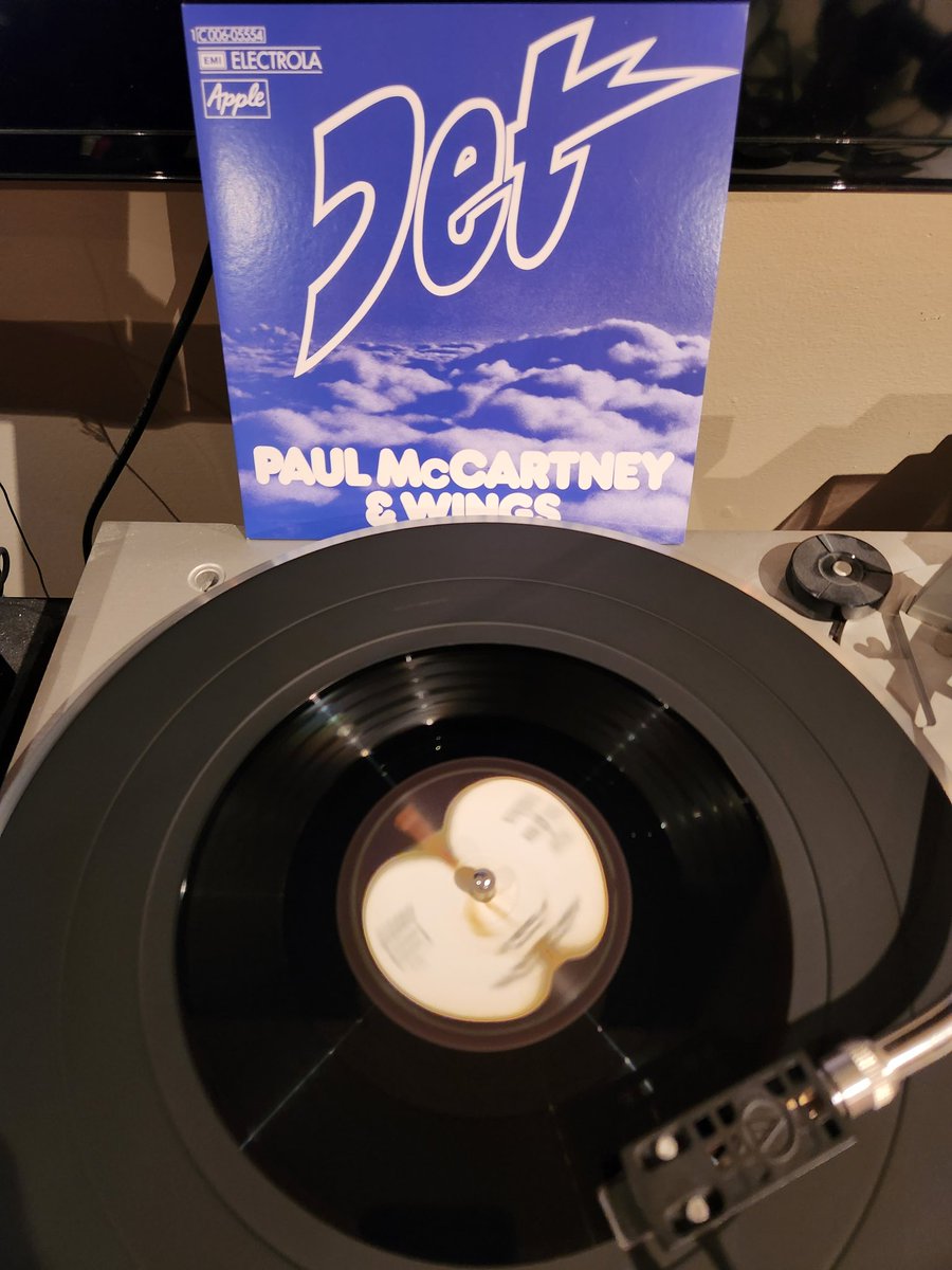 SpinVinyl1's tweet photo. Back at home and back digging into the Macca singles box. I was on the fence before buying, I don't really need it but I'm glad I bought it. It's well worth it.
#PaulMcCartney #7InchSinglesBox #HelenWheels #Jet #JuniorsFarm #JennyWren #vinylrecords https://t.co/l9g4LMlcGp