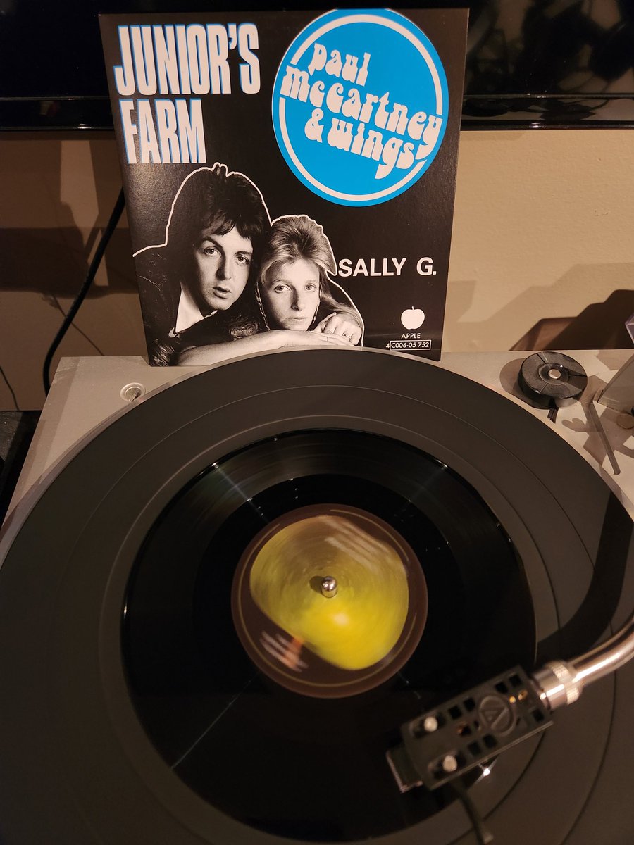 SpinVinyl1's tweet photo. Back at home and back digging into the Macca singles box. I was on the fence before buying, I don't really need it but I'm glad I bought it. It's well worth it.
#PaulMcCartney #7InchSinglesBox #HelenWheels #Jet #JuniorsFarm #JennyWren #vinylrecords https://t.co/l9g4LMlcGp
