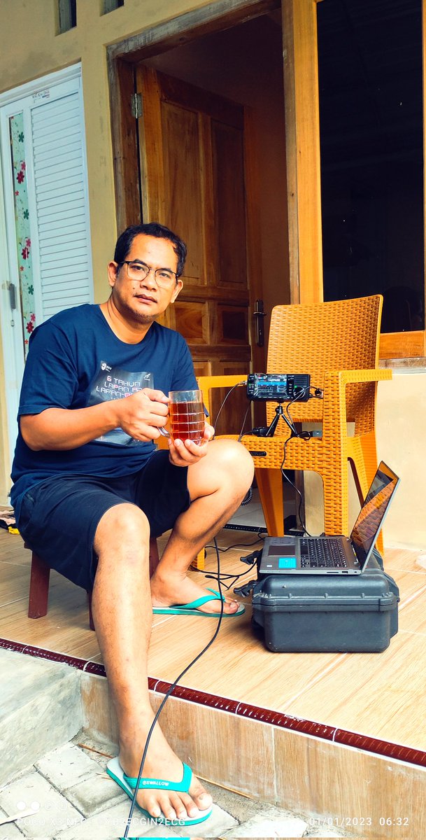 yb2ecg's tweet photo. Tea everyone? Happy New Year 2023...#icom #ic705 https://t.co/0CLzw0m9lY