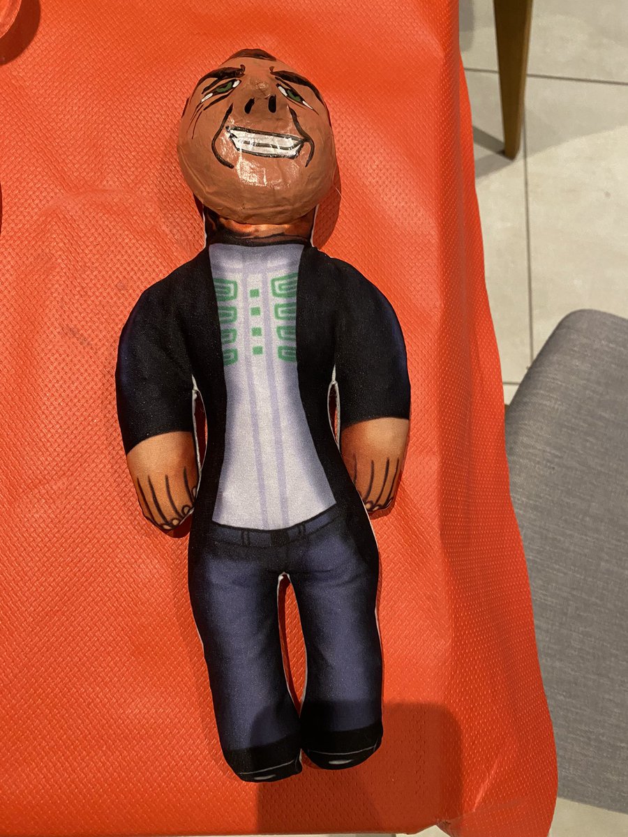 MashiRafael's tweet photo. Feliz año 2023. Celebré su llegada con tradiciones de mi tierra.El relleno navideño ecuatoriano -hecho por mí😌- y el viejo que me regalaron ya hace algunos años.
¡Ánimo! Esta pesadilla pronto terminará.
FELIZ AÑO https://t.co/YTHFQVxKUZ