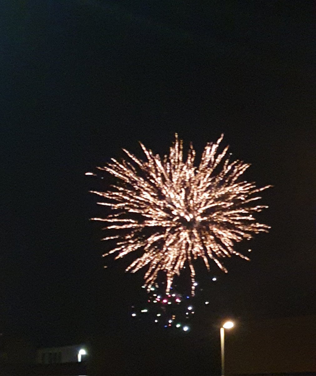 BlueBlue96yo's tweet image. Happy new year 🎆