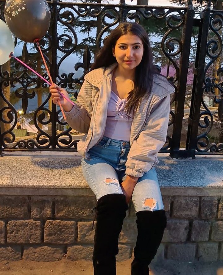 ShikhaYadav000's tweet photo. 𝙷𝚊𝚙𝚙𝚢 𝙽𝚎𝚠 𝚢𝚎𝚊𝚛 𝚝𝚘 𝚊𝚕𝚕 𝚏𝚛𝚒𝚎𝚗𝚍𝚜 🎉♥️ https://t.co/xkHdRkmQr1