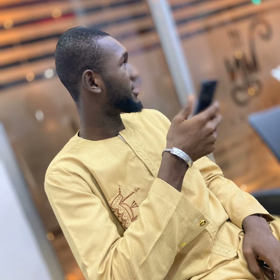 BangalyPapus's tweet photo. Merci 2022, j'en ai beaucoup appris.
Merci ALLAH pour ta grâce tout au long de cette année. 
Welcome 2023
Heureuse année à toutes et tous.
Qu'elle soit celle des accomplissements.
#Alhamdoulilah ☝️

#It's me 💪
#BangalyPapus  🔥 https://t.co/0RrJp5zgLU