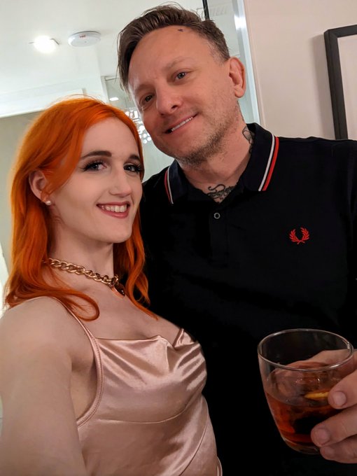 Having an amazing start to New Years Eve with @shinyrigger 😘 What a wonderful end to a really hard year<a href="/tag/mvsales"class="tags"><span>#mvsales</span></a><a href="/tag/mvtrans"class="tags"><span>#mvtrans</span></a>