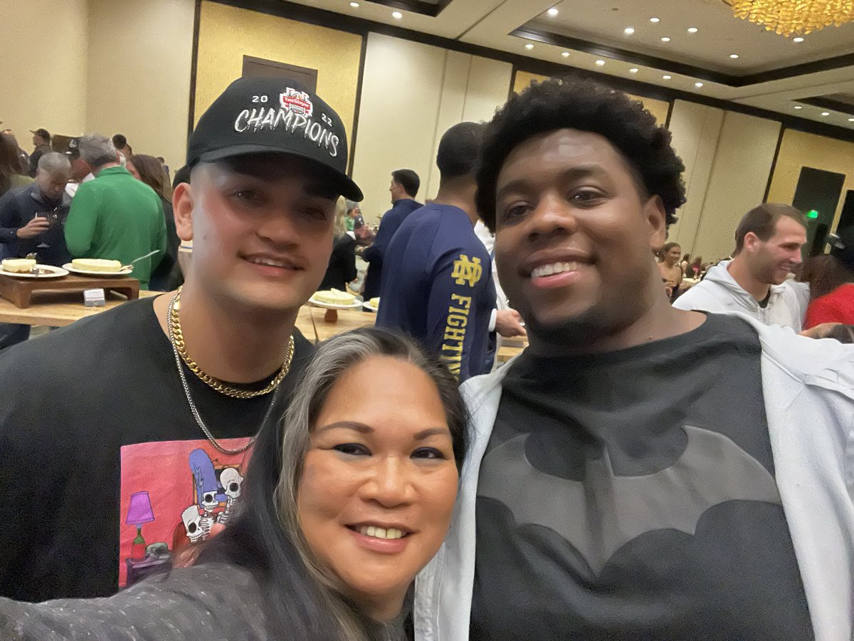 tosc411's tweet photo. So proud of you @jon_sot_ !!! What a year with @NDFootball!!! 49 punts… season average 43.9 🤩 Wow!! Honored to have seen everyone in person! #ilysm #forMTS #rnmom #itisme #rayguysemifinalist #punter #specialteams #goirish https://t.co/LVN46C5knL