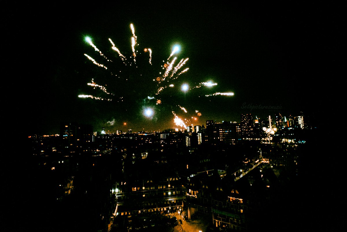 SethAbrikoos's tweet photo. Happy New Year 🎉 Part 3.
.
.
.
#sethabrikoos #sethpicturesmusic #firework #rotterdam #nederland #vuurwerk #sonyalpha #sony #sonyphotography #zuidholland #cameranu #primelens #fotograaf #newyear #happynewyear #photographer #photography 

🤘✌️ https://t.co/9PeNae05gx