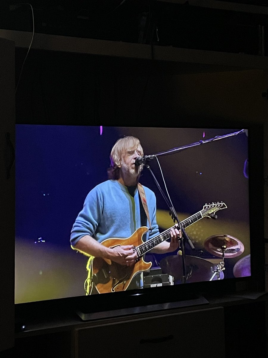OrigamiMarigold's tweet photo. Love Carolina blue on Trey (and a Tweezer opener) #couchtour https://t.co/F9iEdDRYmv