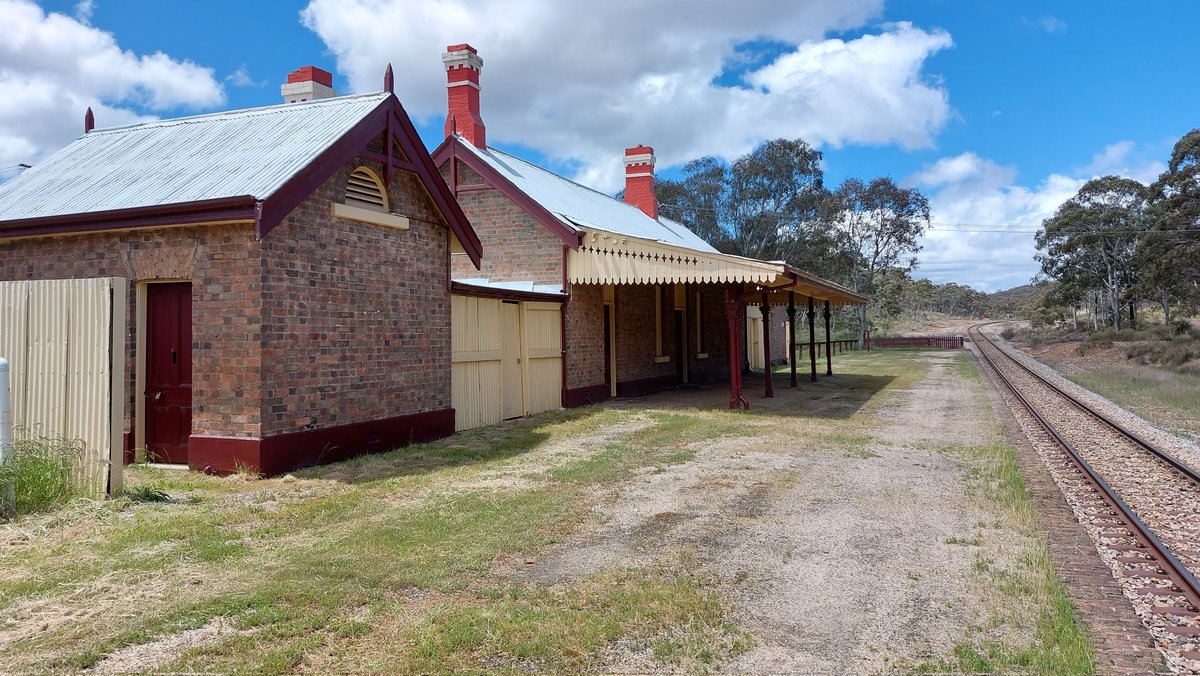 pfwaus's tweet photo. The #historic but now disused 1882 #Capertee #Railway Station #NewSouthWales #NSW #Australia #trainspotting #trains #railways #History #Travel 😷 #TravelOz https://t.co/wNAxZV9Uxy