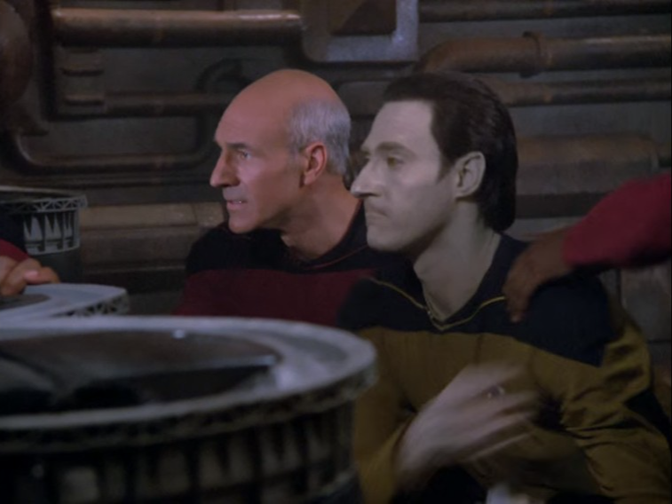 DASALTELElD's tweet photo. SO I WAS RIGHT THAT DATA BRIEFLY HELD GEORDI'S HAND IN S1E15!? LIKE HOW DO YOU LITERALLY EXPLAIN THIS BIT IN A FIGHT SCENE OTHER THAN 'THEY'RE HUSBANDS OFFERING SUPPORT IN A LIFE OR DEATH SITUATION' https://t.co/SUWEEeu4bW