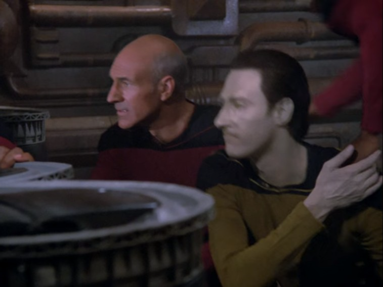 DASALTELElD's tweet photo. SO I WAS RIGHT THAT DATA BRIEFLY HELD GEORDI'S HAND IN S1E15!? LIKE HOW DO YOU LITERALLY EXPLAIN THIS BIT IN A FIGHT SCENE OTHER THAN 'THEY'RE HUSBANDS OFFERING SUPPORT IN A LIFE OR DEATH SITUATION' https://t.co/SUWEEeu4bW