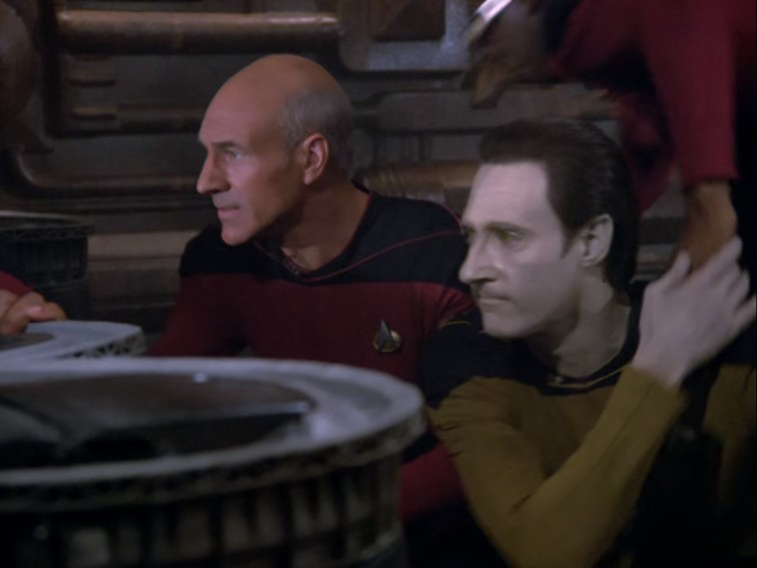 DASALTELElD's tweet photo. SO I WAS RIGHT THAT DATA BRIEFLY HELD GEORDI'S HAND IN S1E15!? LIKE HOW DO YOU LITERALLY EXPLAIN THIS BIT IN A FIGHT SCENE OTHER THAN 'THEY'RE HUSBANDS OFFERING SUPPORT IN A LIFE OR DEATH SITUATION' https://t.co/SUWEEeu4bW