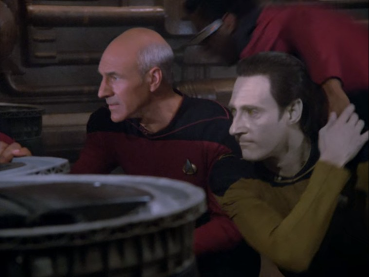 DASALTELElD's tweet photo. SO I WAS RIGHT THAT DATA BRIEFLY HELD GEORDI'S HAND IN S1E15!? LIKE HOW DO YOU LITERALLY EXPLAIN THIS BIT IN A FIGHT SCENE OTHER THAN 'THEY'RE HUSBANDS OFFERING SUPPORT IN A LIFE OR DEATH SITUATION' https://t.co/SUWEEeu4bW