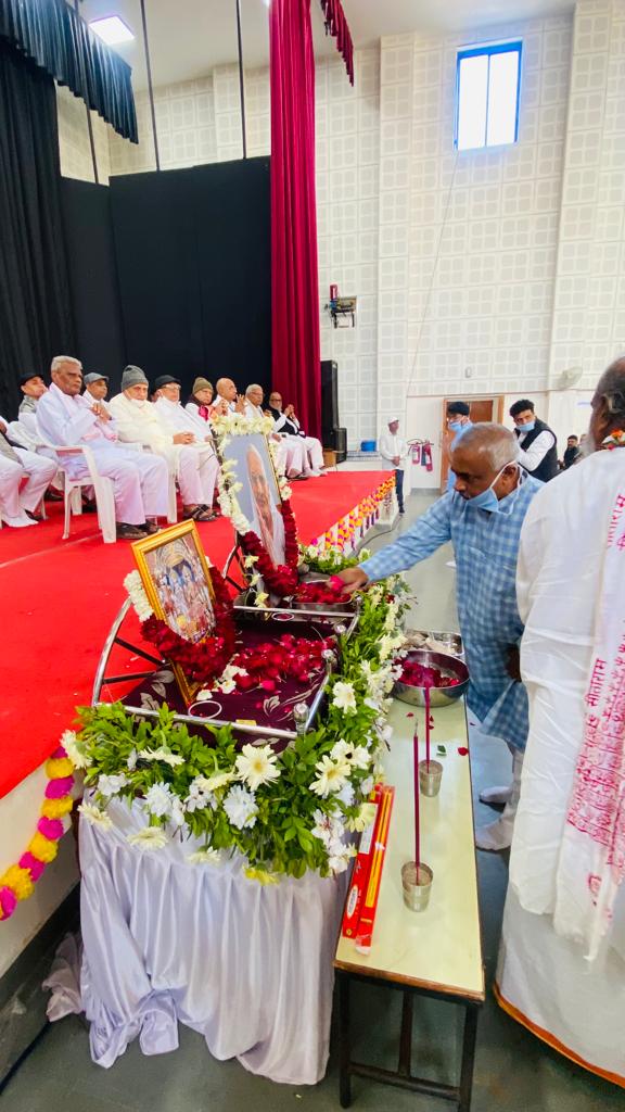svjoshibjp's tweet photo. आज वडनगर में माननीय प्रधानमंत्री श्री  @narendramodi जी की स्वर्गीय माता जी श्रीमती हीराबा को श्रद्धांजलि अर्पित की। प्रभु चरणों प्रार्थना है कि वे उनको अपने चरणों मे स्थान दें। https://t.co/ovXqaSS8XE