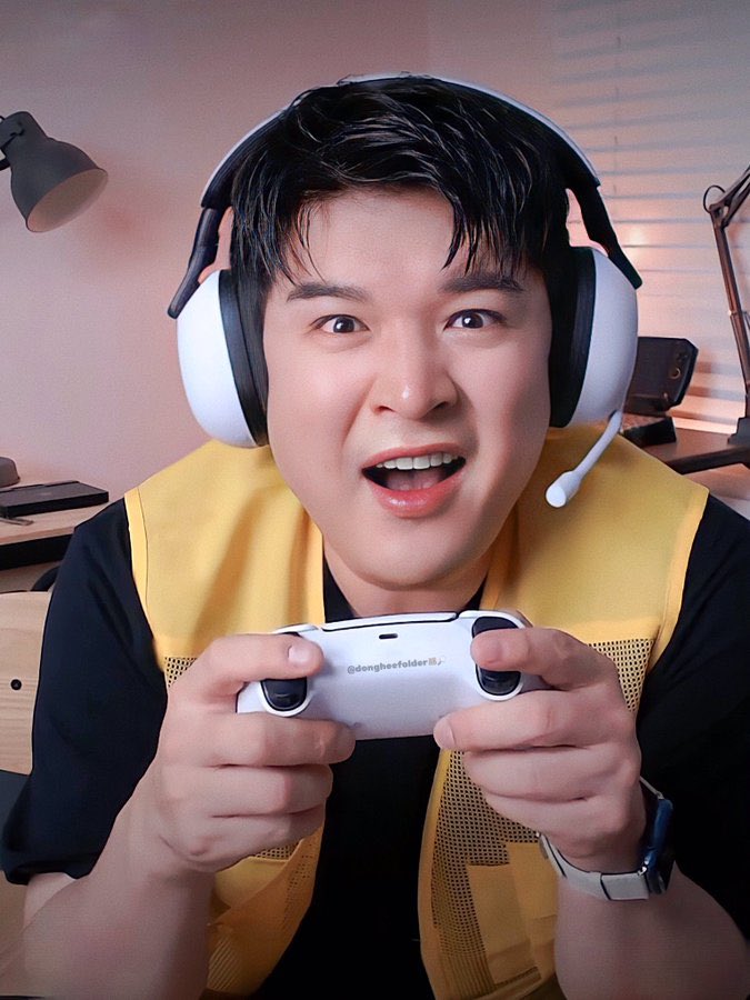 dongheefolder's tweet photo. [CLOSE]

#SHINDONG #SUPERJUNIOR 

NAHH IM KIDDING HAHAHA CONGRATULATION!! IM SO HAPPY FOR YOU🥰 TAKE CARE OF HER AND YOURSELF, YEAH? @ShinsFriends 💙💙 https://t.co/Nc6skTYQgP