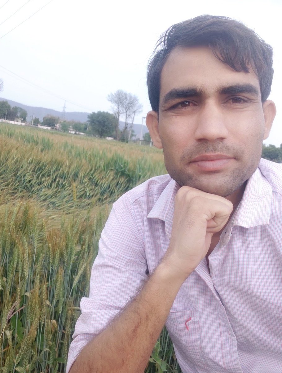 HansrajMeena's tweet photo. जो नफरत लिए बैठे हैं उन्हें मलाल मुबारक,
मोहब्बत के सभी चरागों को नया साल मुबारक! https://t.co/Fv7CeTcFgc