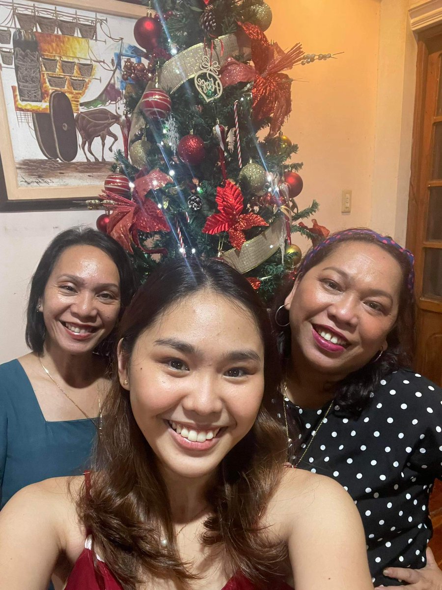 niknxks's tweet photo. feliz 2023! 🥂 https://t.co/ifvNKht02r