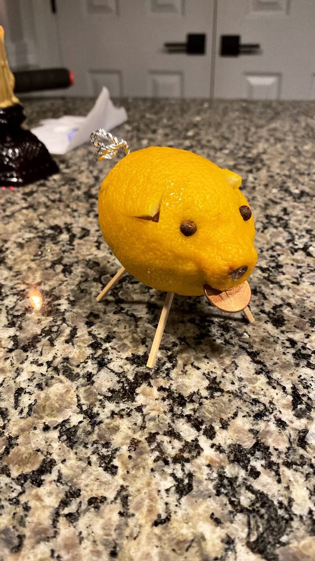 AlsikkanTV's tweet photo. My wife wants to see if her lemon pig will get any likes so here’s her lemon pig https://t.co/FAf0x7uLx9