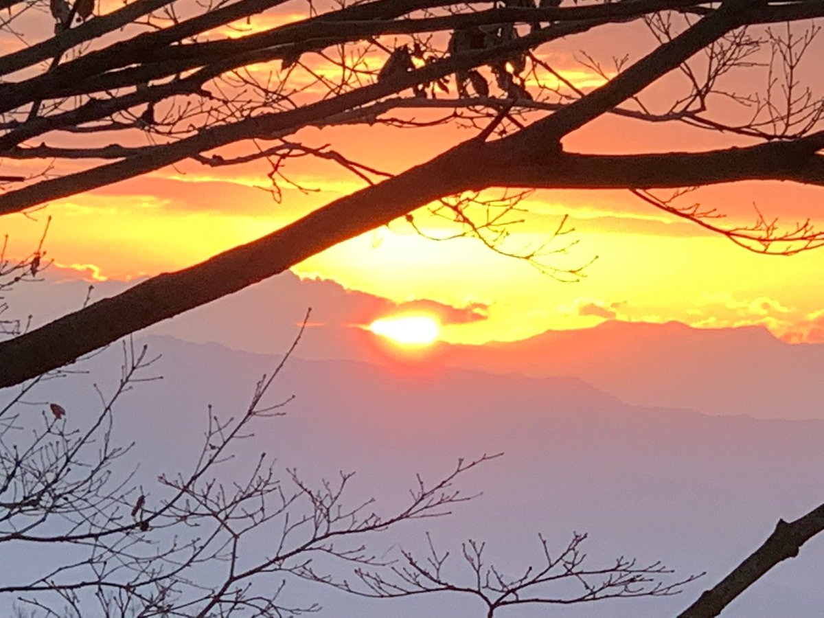 11Eichan's tweet photo. 明けましておめでとう御座います。今年も全力で楽しみます。
宜しくお願い致します。

初日出登山に行って2023年を最高のサンゲージングで迎える事が出来ました。🌅 https://t.co/RAlRcEaTXm