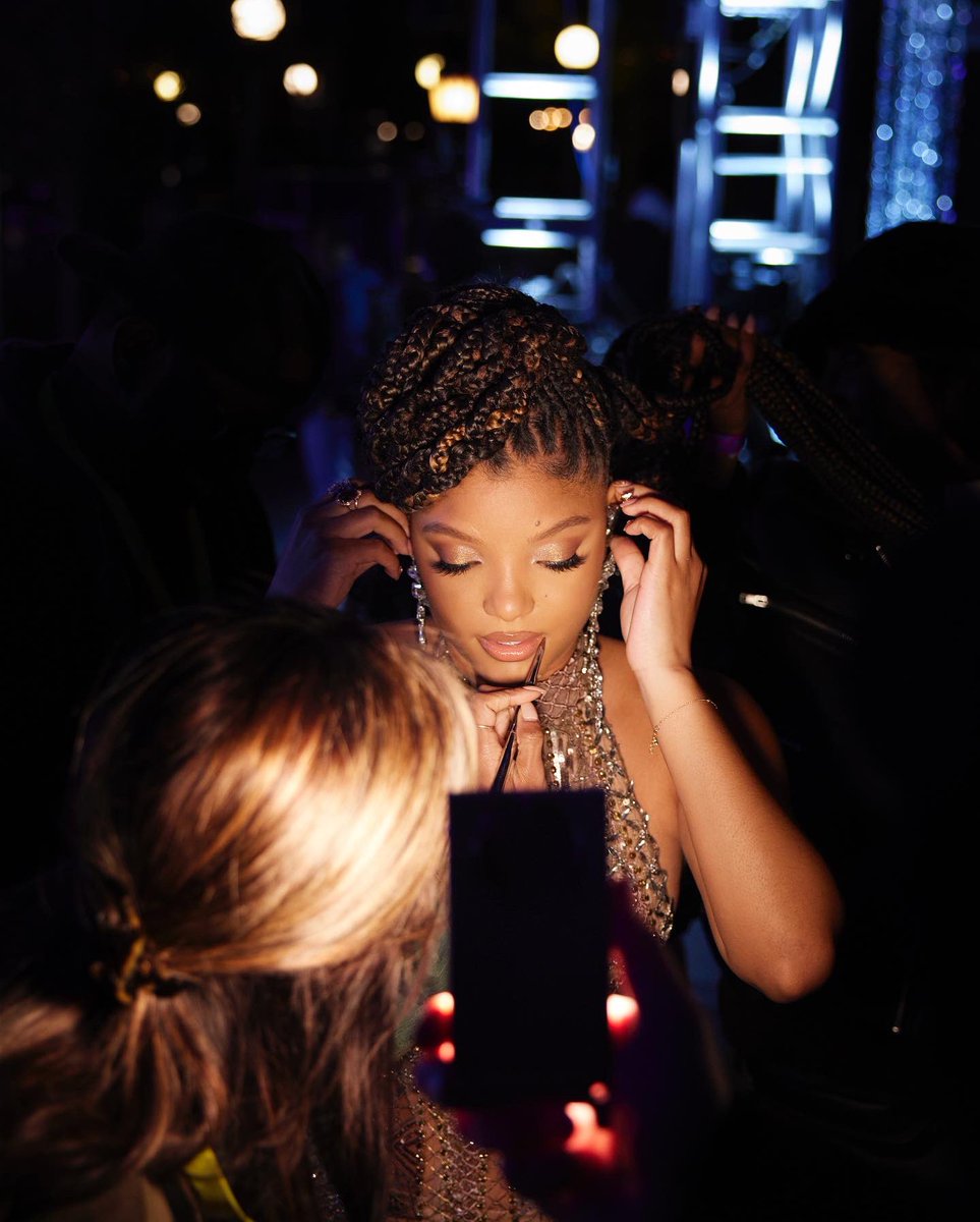 HalleBailey's tweet photo. happy new year beautiful ones ✨thank you @RockinEve for having me ! 💖 https://t.co/S9gqh6k9Kb