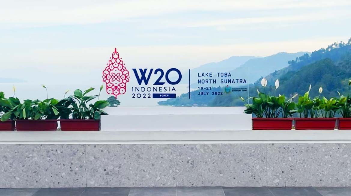 ✨KAMU WAJIB TAU!! 

Pada gelaran Women20 di Sumatera Utara beberapa waktu lalu, hadir juga 4 tokoh wanita dunia yang hadir. Tokoh tersebut ialah artis Hollywood Anne Hathaway, Melinda Gates, Ratu Rania Yordania, hingga Ratu Maxima dari Belanda