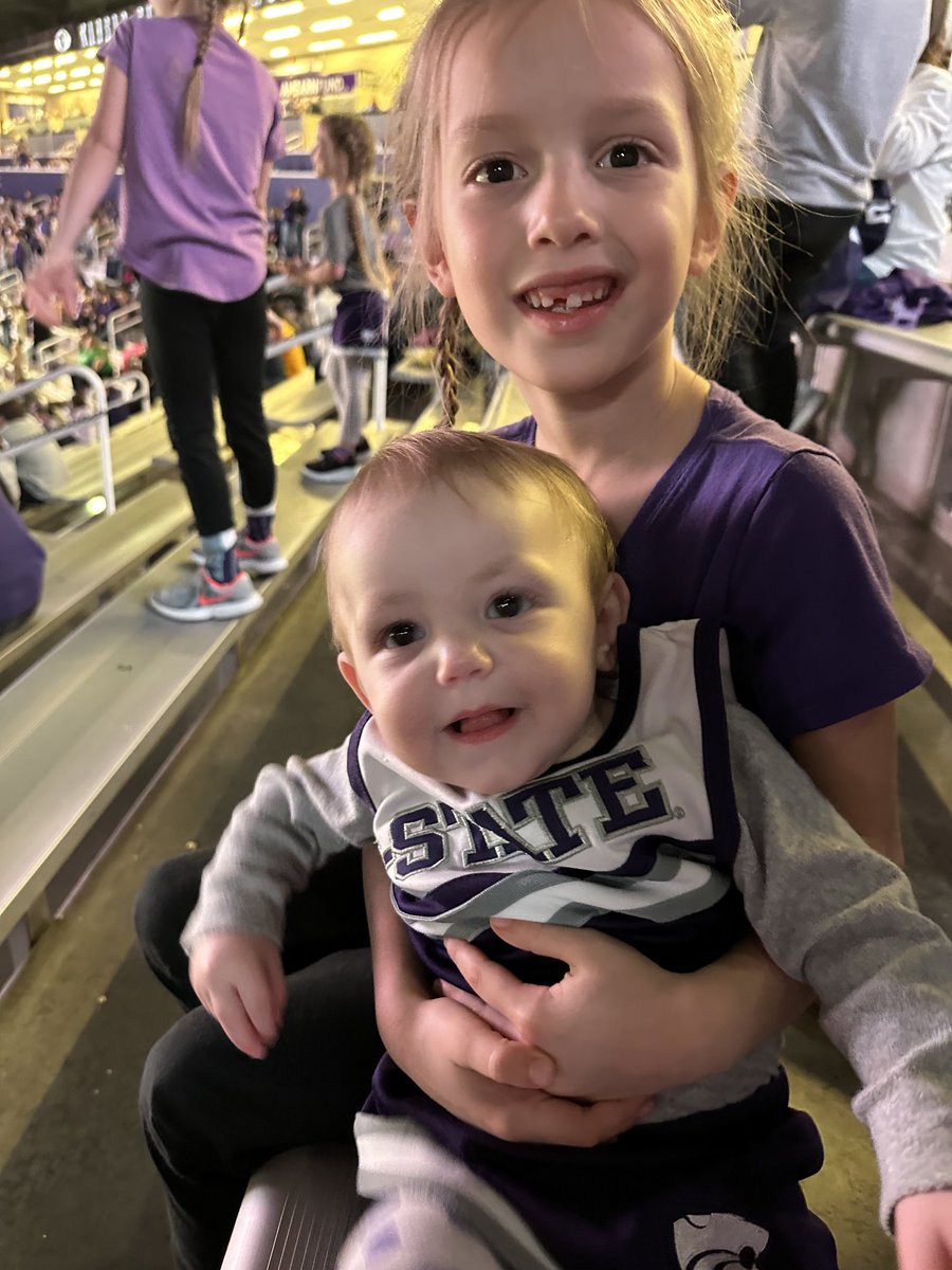 TeacherInOz's tweet photo. First #kstatembb game for baby girl! https://t.co/KX7268cY6Q
