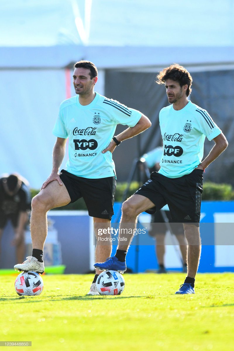 📷: daddy scaloni y papá aimar
(ezeiza, argentina - 23/03/22)