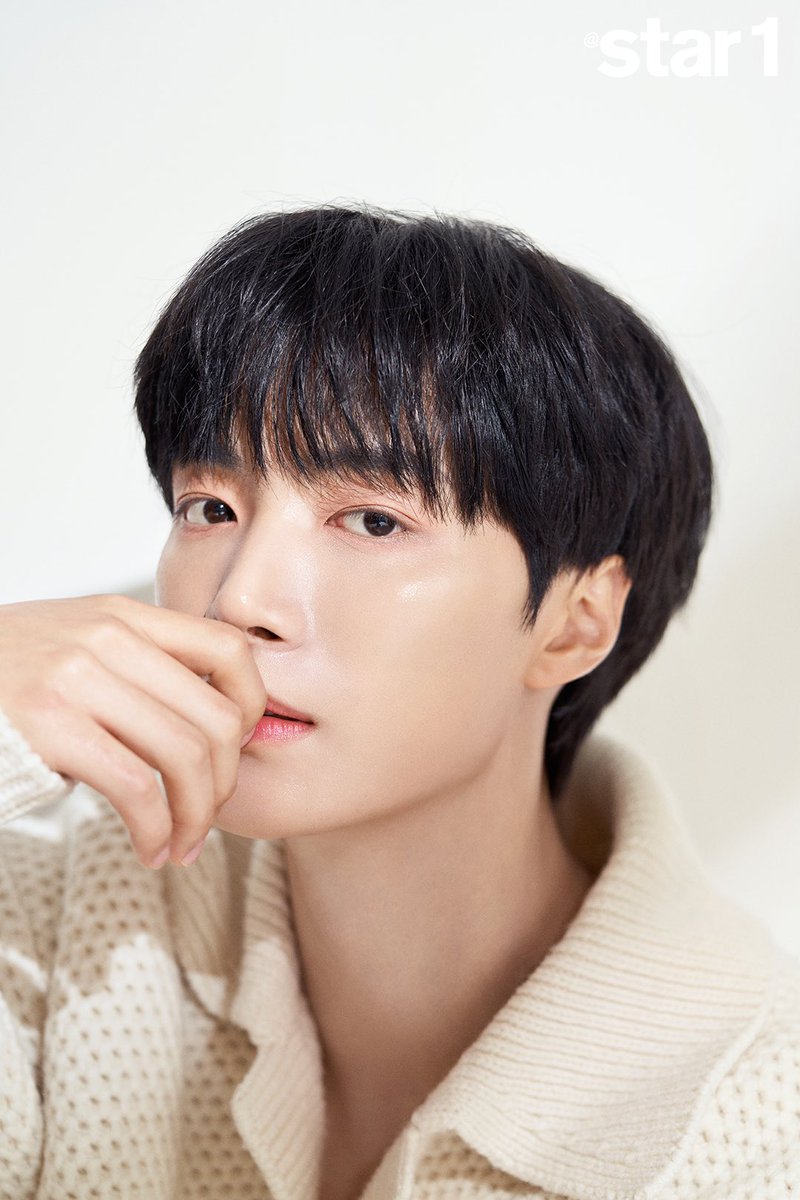 thesaem's tweet photo. 종현과 시작하는 2023년☀️

반짝반짝 맑고 환한 종현이 피부처럼
빛나는 한 해가 되시길 바랄게요🙏

새해 복 많이 받으세요~💗💗

#theSAEM #더샘 #앤유 #종현 #김종현 #앳스타일 #화보 #MERIDIEM #쫑이 #어��부기 #갱��지 #밤비 #2023년 #미백 #잡티케어 #새해 #신년 #계묘년 #검은토끼의해 https://t.co/TZLurpCHBO