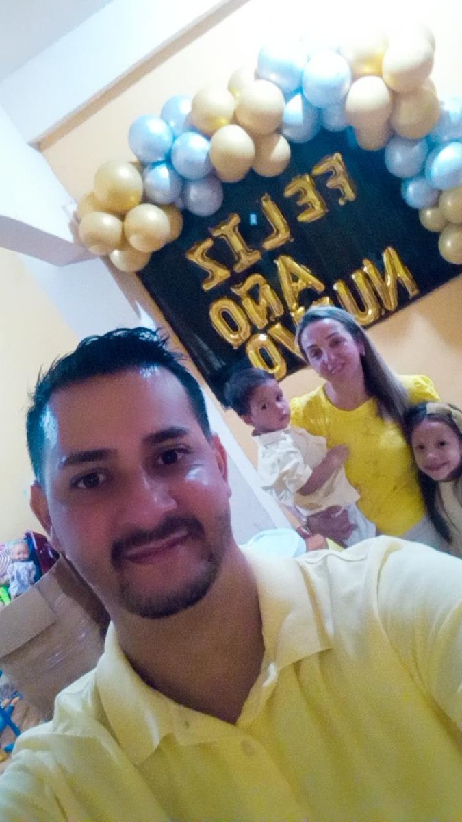 rcacerespf's tweet photo. Feliz y prospero 2023 🥂 https://t.co/SZFmFKCz94