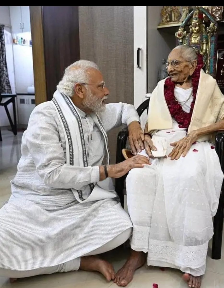 biswanath_v's tweet photo. "Kam Karo buddhi se
Jiban jio suddhi se "
ଅର୍ଥାତ୍, 
କାମ କର ବୁଦ୍ଧି ରେ 
ଜୀବନ ନିଭାଓ ଶୁଦ୍ଧି ରେ ।
ଏହା ହିଁ ଇଂରାଜୀ ବର୍ଷ ଆରମ୍ଭରୁ ଜୀବନ ଯାତ୍ରା ର ଏକ ସୁଗମ ମନ୍ତ୍ର । 
#HirabenModi
#HappyNewYear2023 https://t.co/ba9cQmpmwP