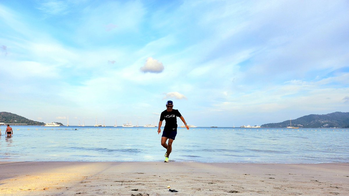 Hello 2️⃣0️⃣2️⃣3️⃣! 
Tak hangover pun (ye lah... 12.30am dah tidur 😅). 1st run of the year, #runstreak day 702.