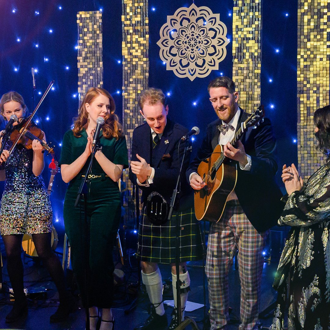 bbcalba's tweet photo. Abair cèilidh cuide ri @RuairidhGray @hannahrarity @deirdregmusic @breabach @ingridhendo! Tha sinn an dòchas gun do chòrd e cho math ribh ’s a chòrd e rinne! 
What a great ceilidh from all the #ALBAcèilidh acts! We hope you enjoyed it as much as we did!
https://t.co/Mn8TUVuynh https://t.co/z4GAEXwL7l