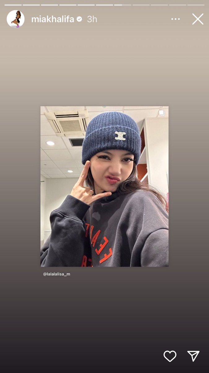 yk2aii's tweet photo. Ma'am get in line, there are so many of us! 🤣 https://t.co/z3o4Mv5oce