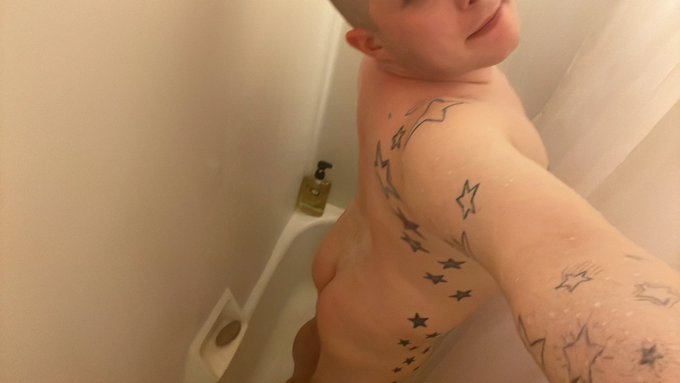 Shower pic. Retweet if you would pound this ass https://t.co/lLWddVUduZ
