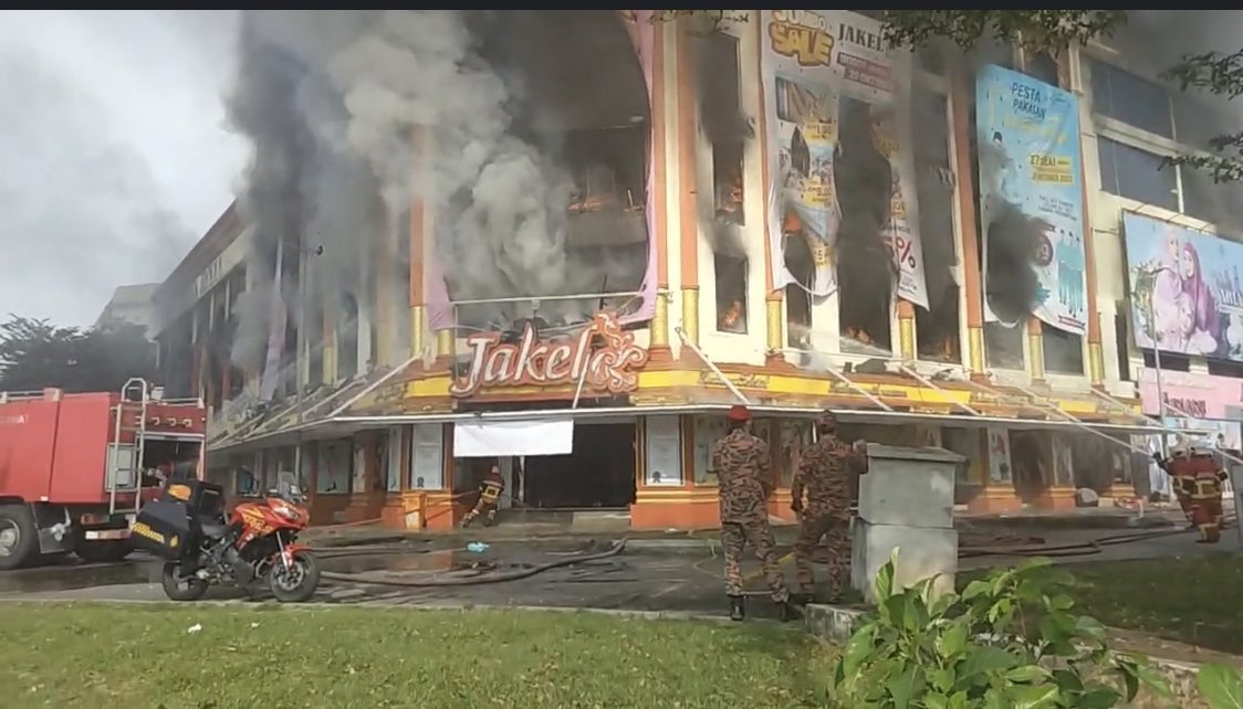 Jakel seksyen 7 Shah Alam terbakar 🙀 #jakel #seksyen7 #shahalam #terbakar