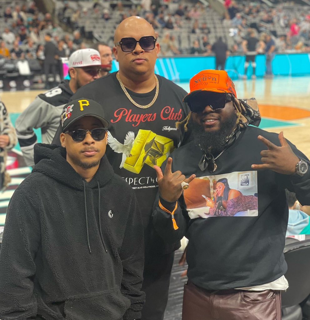 Vantastic254's tweet image. Mavs Vs Spurs #CourtSide #AsUsual