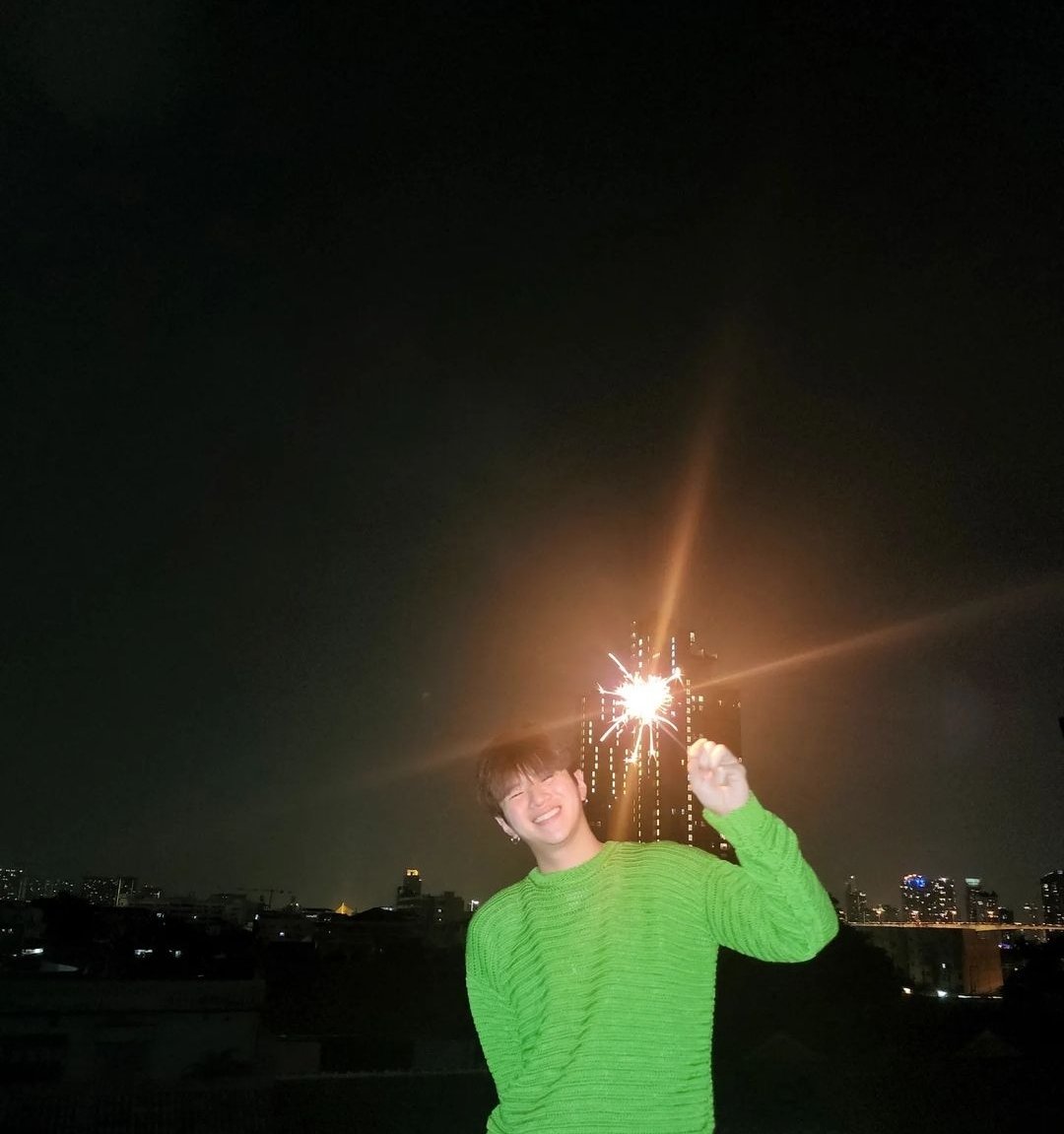 Rathavit_G7's tweet photo. HAPPY NEW YEAR 2023🎇
I pray for success, happiness, health and all good things this year. Thank you for liking my gift. Love you always and stay by your side 💚 

#HNY2023PlanRathavit 
#คนของแปลน #PlanRathavit https://t.co/d3GWuWdErx