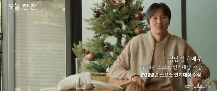 감쪽같죠?ㅋㅋㅋㅋㅋ((그렇다고해줘요
또한번의 역사를 써내려가는 김남길임니다

근데 남길 표정 왜이랰ㅋㅋㅋㅋㅋㅋㅋ귀엽다정말