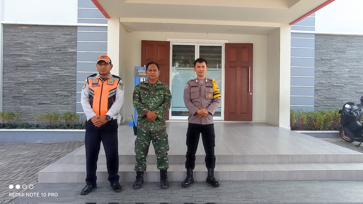 Shendy2006's tweet photo. sinergitas TNI &amp; POLRI Dalam rangka Pengamanan Ibadah,Tahun 2023
#PolriPresisi
#PolresGorontaloKota 
#KapolresGorontaloKota 
#HumasPolresGorontaloKota 
#polsekkotaselatan917 
#PoldaGorontalo https://t.co/nEbUimTFm7