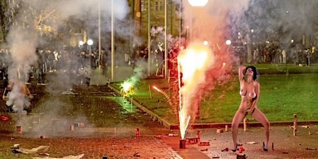 Happy new year let yourselves go! https://t.co/N23FXxJ4cE