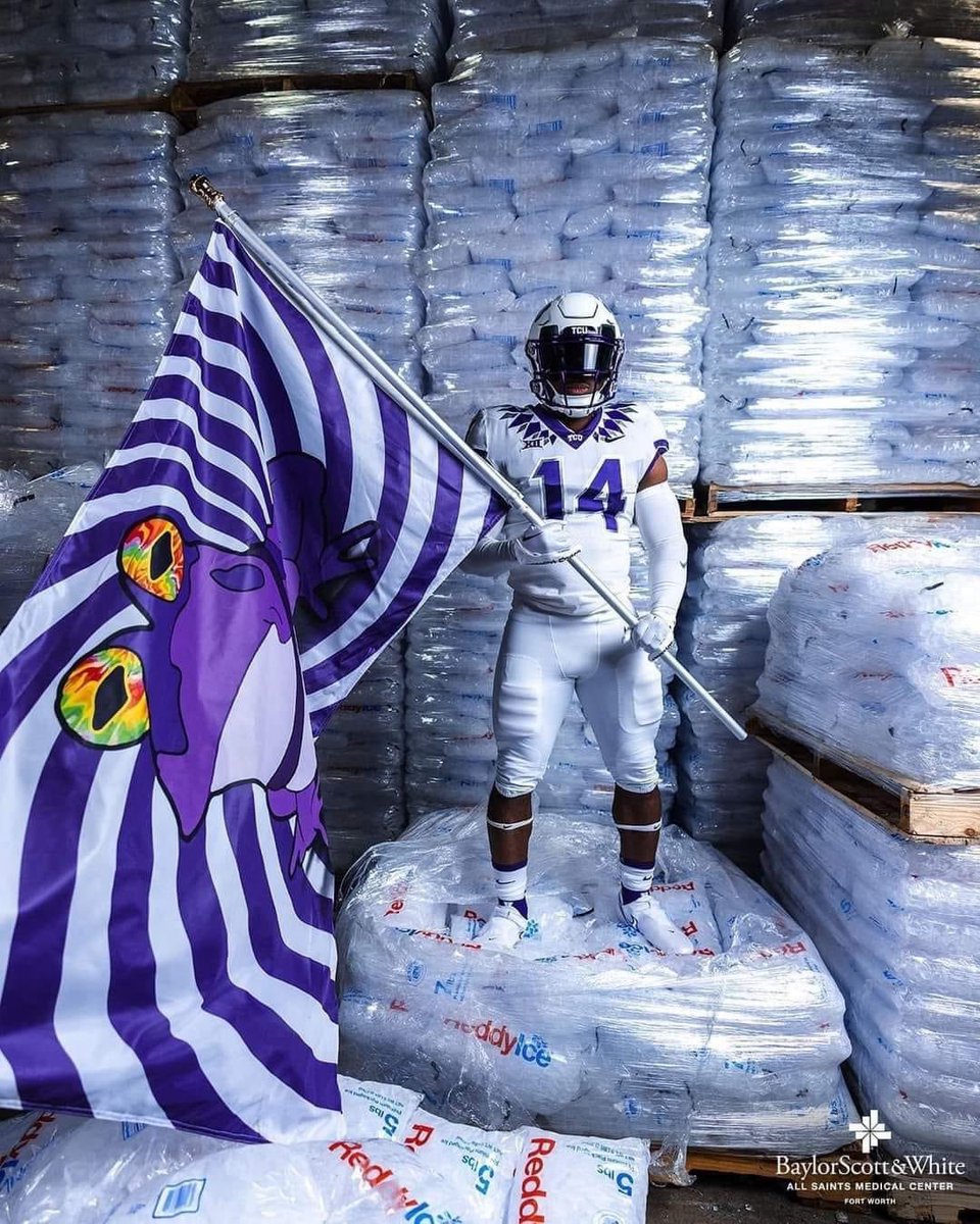 OFFICIALHYPEXXL's tweet photo. @KingJames #WeComin https://t.co/G1GEdukUbx