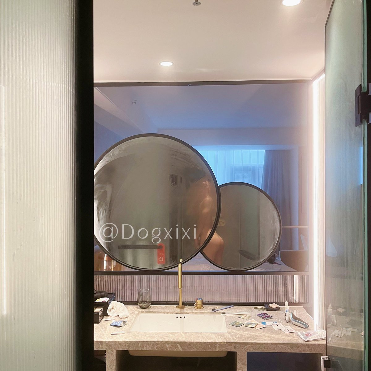 #最爽的一次跨年
跨年啪被干翻到凌晨3-4点 ！
现在起来冲澡，
身体还软软的，脑袋也懵懵的😝