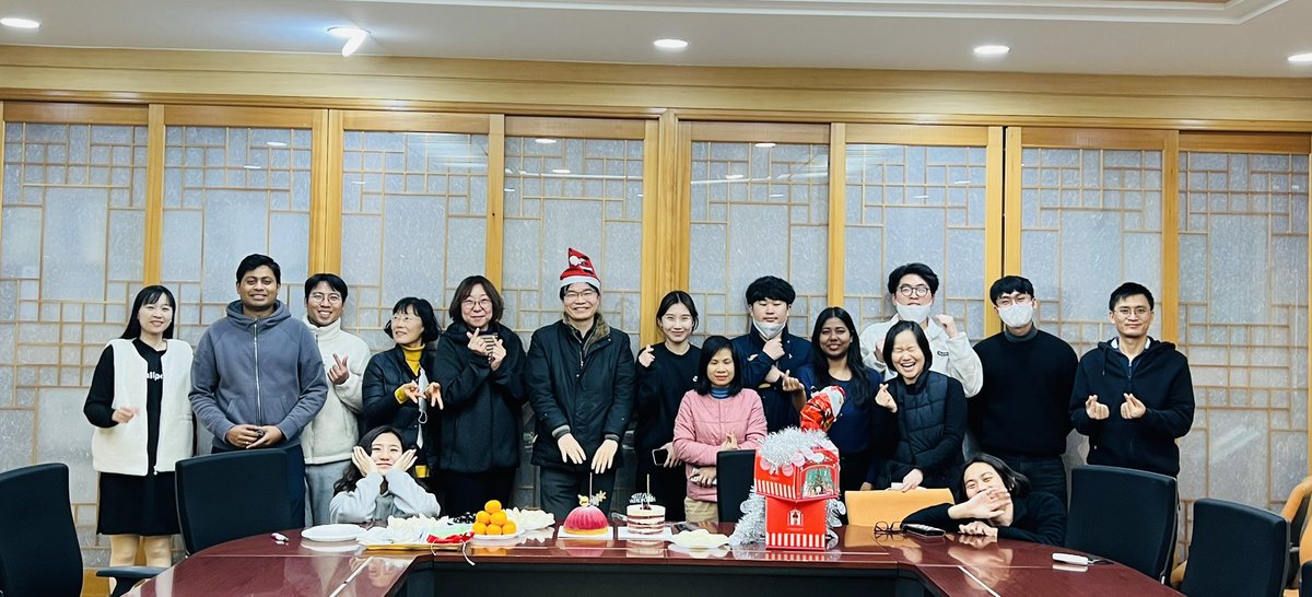 When supervisor becomes Santa 🎅 <a href="/Jae_Yean/">김재연 Jae-Yean Kim</a>