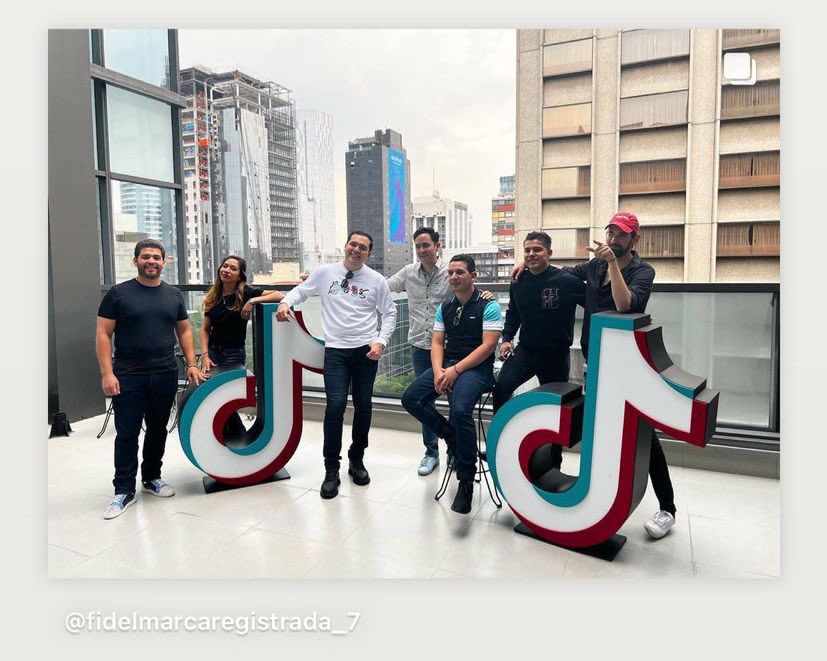 Julio fue de amar a <a href="/Gerudito/">Geru ✨</a> y <a href="/cachocantu92/">Cacho Cantú</a> por su enorme talento y forma de querer. ME DAN LA POSICIÓN QUE TANTO QUERÍA EN LA CHAMBA. (Cc. <a href="/robrviz/">robruiz</a> ) fuga a los MTV MIAW,