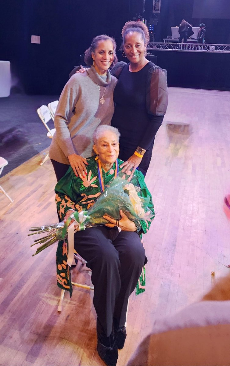 EpsilonPiOmega's tweet photo. Congratulations to our very own Juilette Hansen, Beverly Edge, and Jeanine Owens! They were a few of the elders honored in the holiday production of “The Neuetkraker Suite". We also had many members of our illustrious Sorority parcipate in ESOTA's rendition of the Nutcraker. https://t.co/RdJajRIGjZ