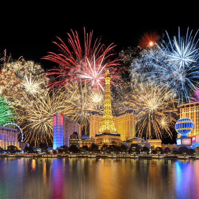 1 pic. #HappyNewYear2023 from #FabulousLasVegas Vegas does it the best. #PartyCity #SinCity 🎲🎲♥️♦️♣️♠️🔥🔥