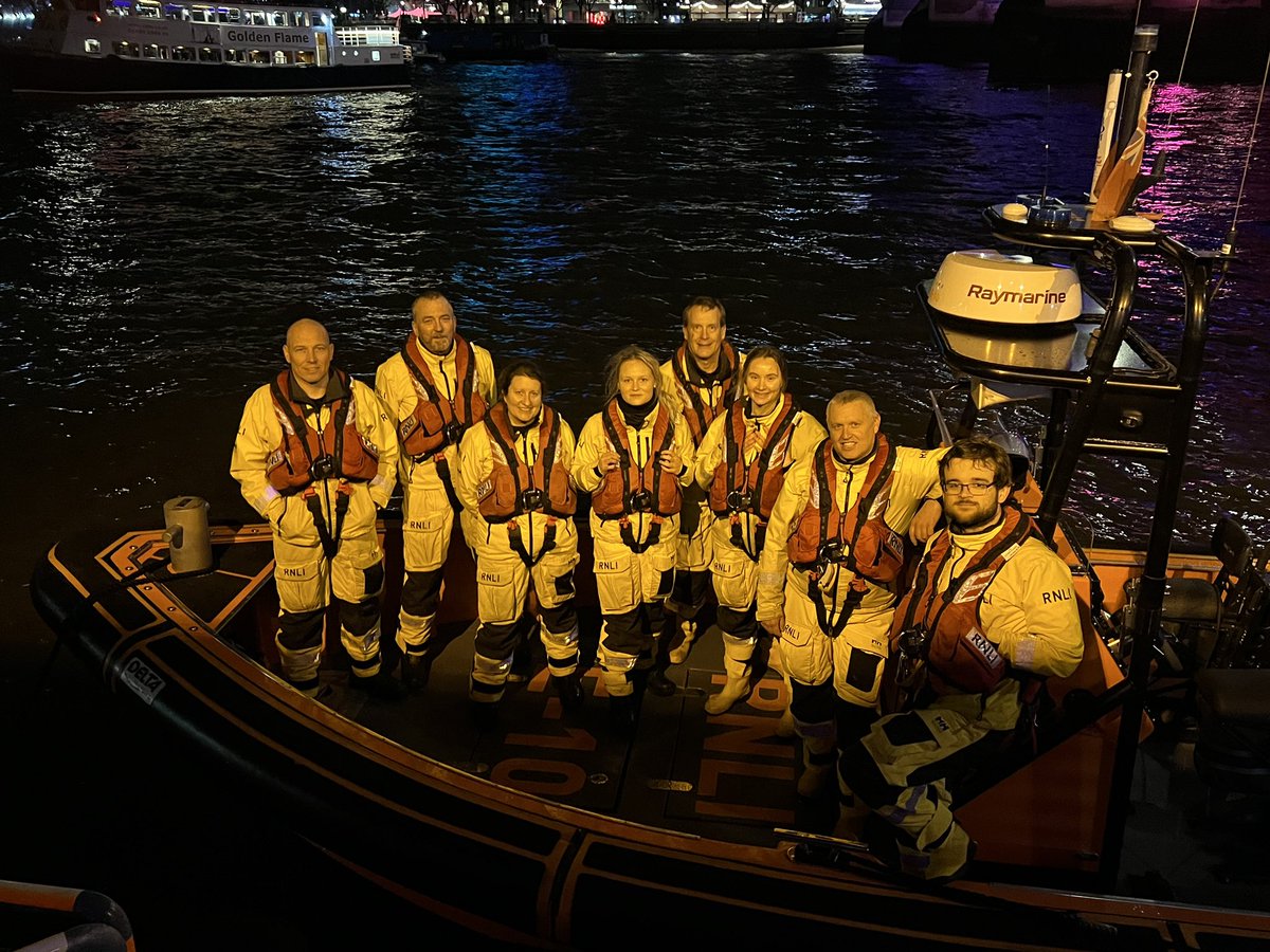 A huge thank you to our fantastic crew tonight. 3x calls from the start of shift including a person in the water and a medical emergency. Now back to normal operations with one lifeboat and a few less crew for the rest of the shift. #StaySafe #LookOutForEachOther