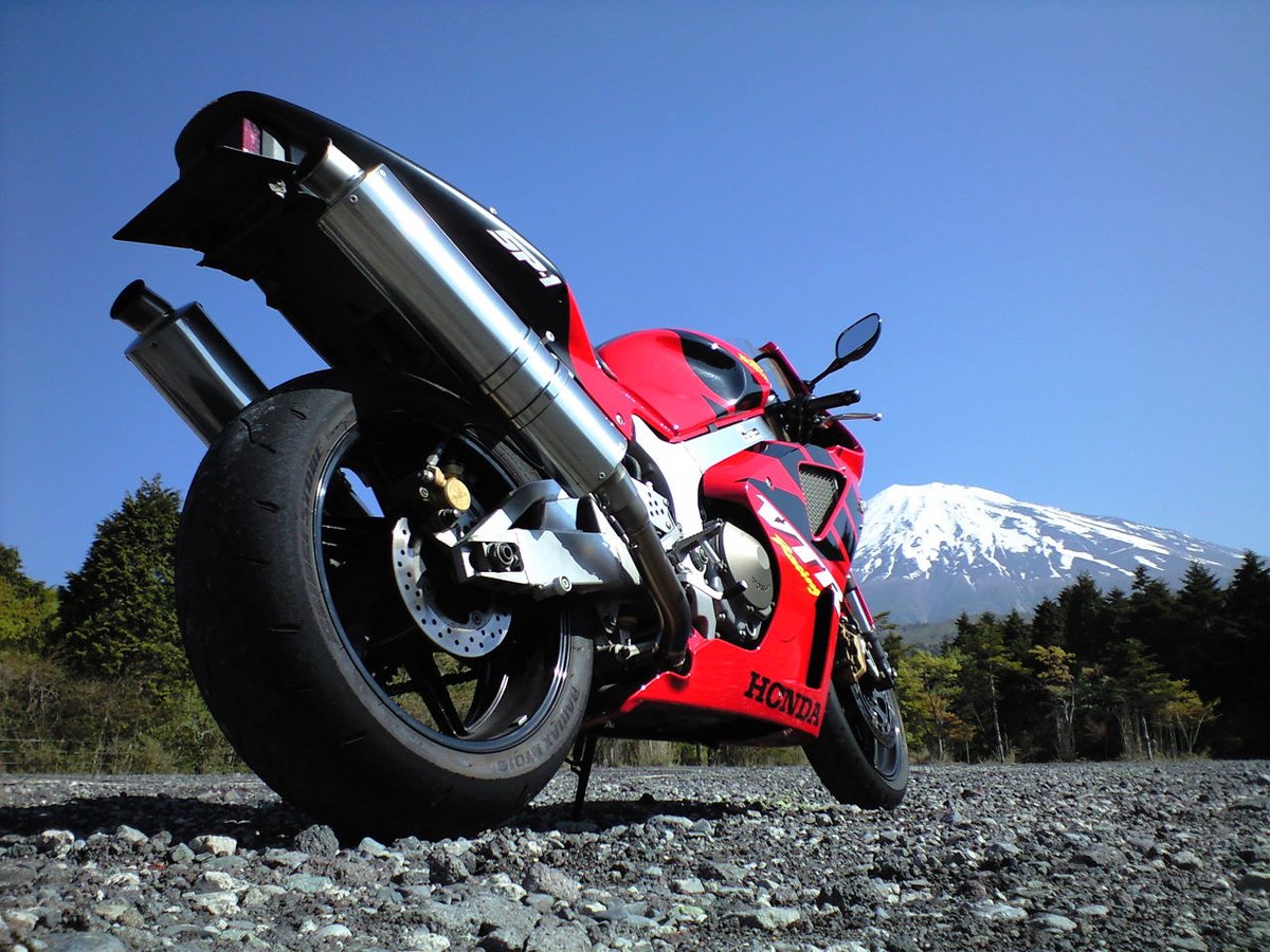 hirossi_46's tweet photo. HAPPY NEW YEAR
#happynewye
#honda
#vtr1000
#rc51
#sc45
#hrc
#hondaracing https://t.co/aPDFwIeDga