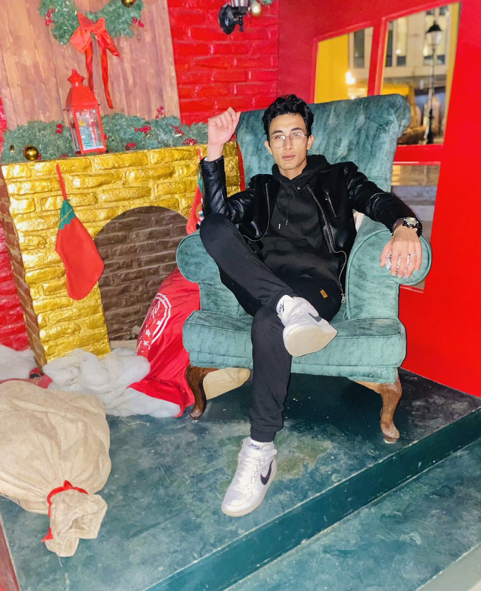 MNaGi20834869's tweet photo. New year☃️🎊 https://t.co/9XCd0RBruk