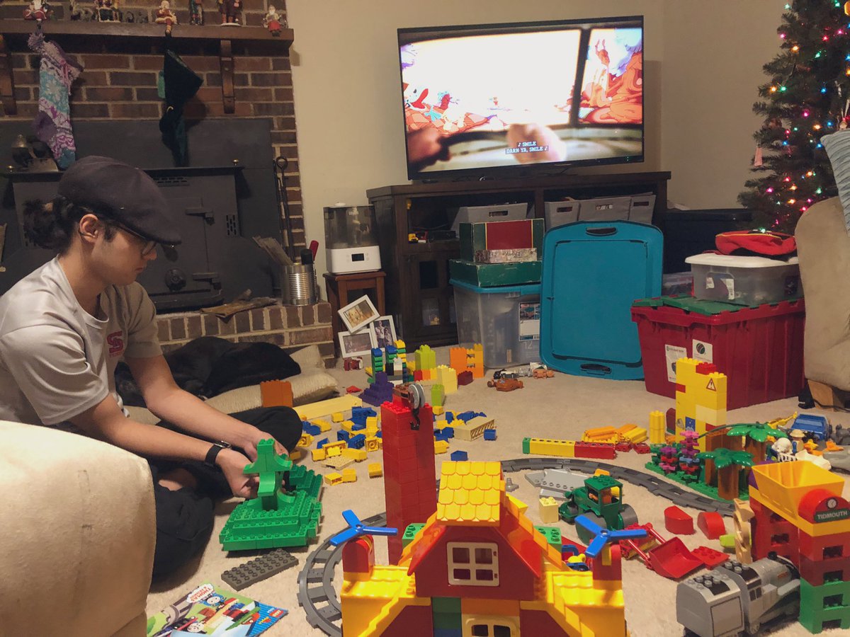 _cairyll's tweet photo. It’s a wild NYE here at casa de Luna; playing with Duplos and watching Who Frames Roger Rabbit before going to bed at 10pm.🥳 https://t.co/kLvv6Qqx02